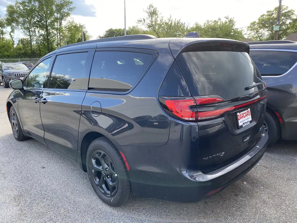 2025 Chrysler Pacifica Plug-in Hybrid Review - 2021 Pacifica S Hybrid, rear 3/4