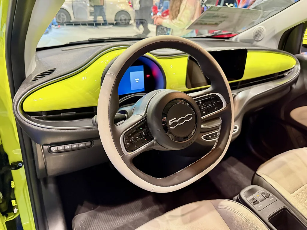 2025 Fiat 500e - interior / dashboard (2025 500e)