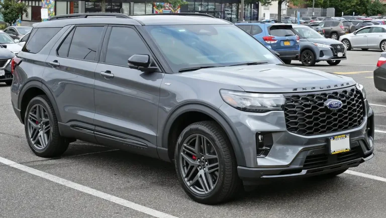 2025 Ford Explorer ST-Line (US) - front 3/4, exterior