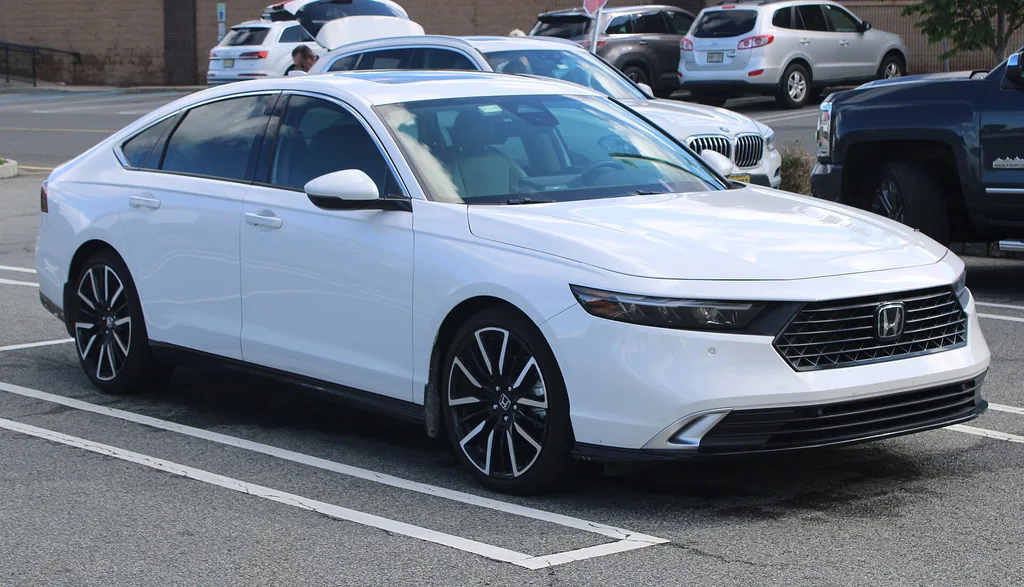 2025 Honda Accord Touring Hybrid - front 3/4 exterior