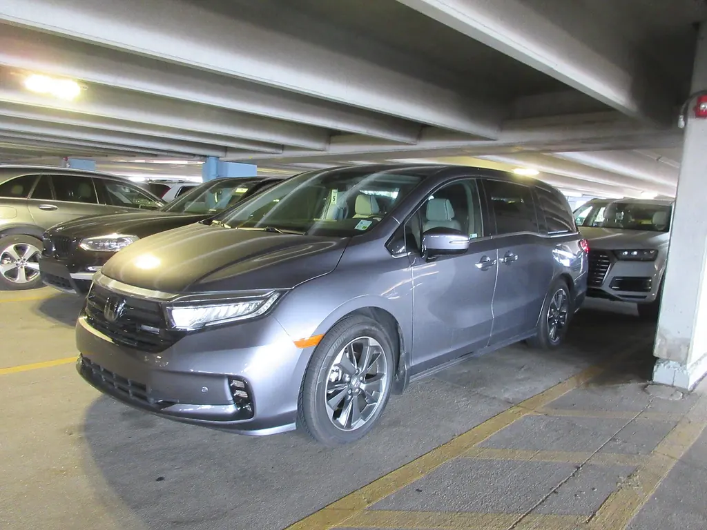 2025 Honda Odyssey (facelift) - front 3/4 exterior