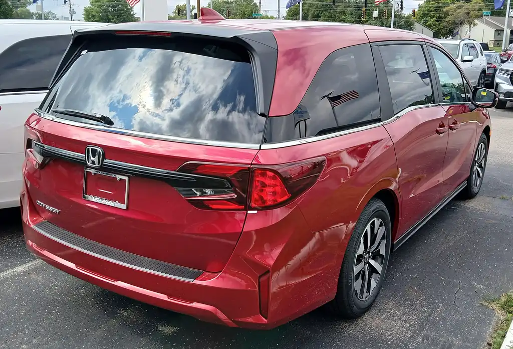 2025 Honda Odyssey (facelift) - rear 3/4 exterior