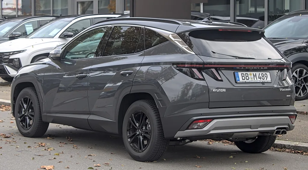 2025 Hyundai Tucson (NX4 facelift) - rear 3/4 exterior, grey