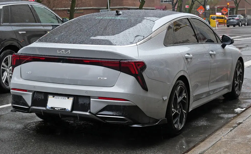 2025 Kia K5 GT-Line (DL3 facelift) - rear 3/4 exterior, silver