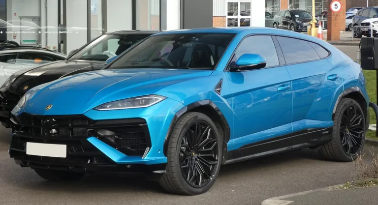 2025 Lamborghini Urus SE - front 3/4, exterior (2025 Urus SE PHEV)