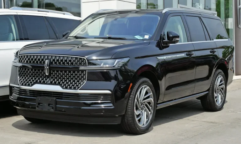 2025 Lincoln Navigator - front 3/4, exterior
