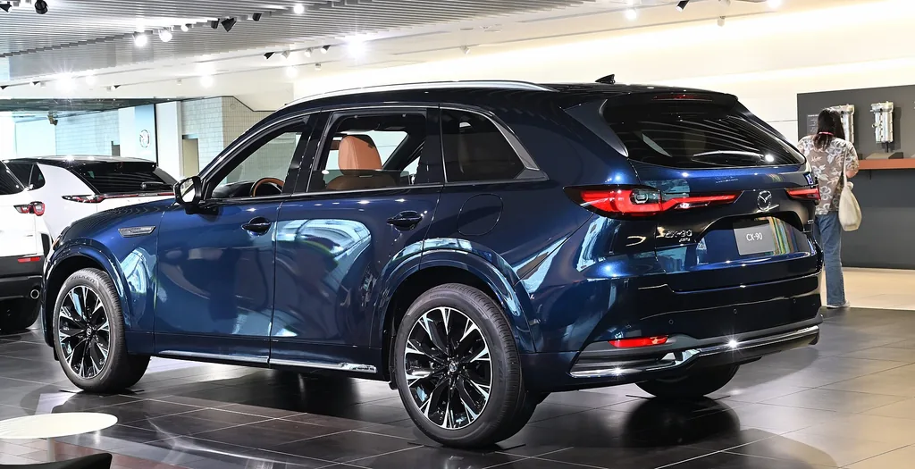 2025 Mazda CX-90 3.3 Turbo S Premium Plus (1st gen) - rear 3/4 exterior, blue (showroom)