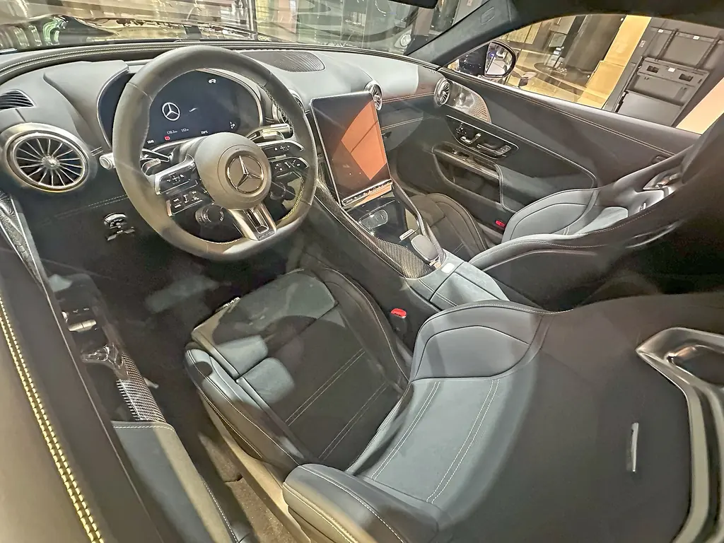 2025 Mercedes-AMG GT Coupe (C192) - interior / front seats and dashboard (C192)