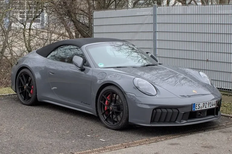 Porsche 911 Carrera GTS Cabriolet T-Hybrid (992.2) - front 3/4, exterior (cabriolet, top up)