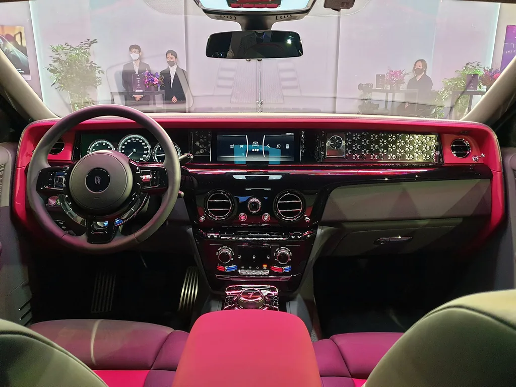 2025 Rolls-Royce Phantom - interior / dashboard with Gallery fascia (Series II)