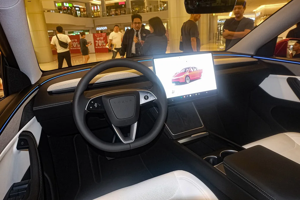2025 Tesla Model Y Long Range AWD (Juniper) - interior, dashboard and steering wheel