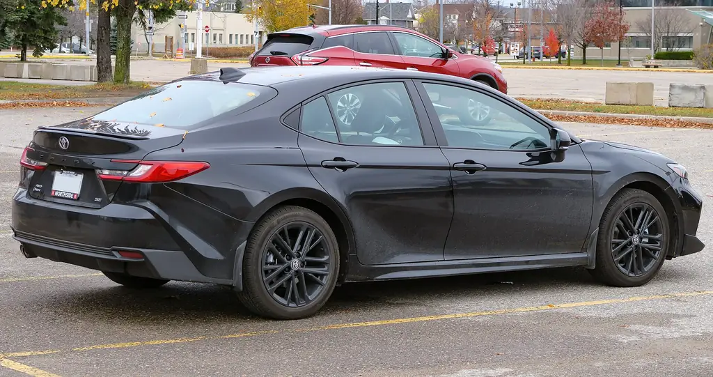 2025 Toyota Camry SE AWD - rear 3/4 exterior