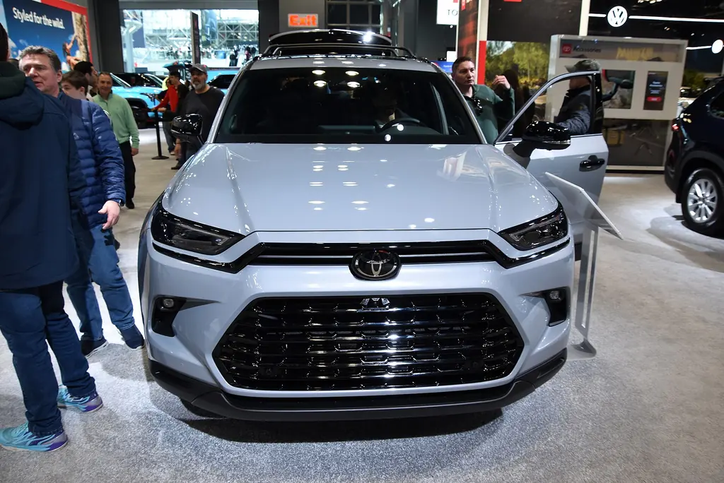 2025 Toyota Grand Highlander Hybrid - front exterior, second angle (Hybrid Nightshade, auto show)