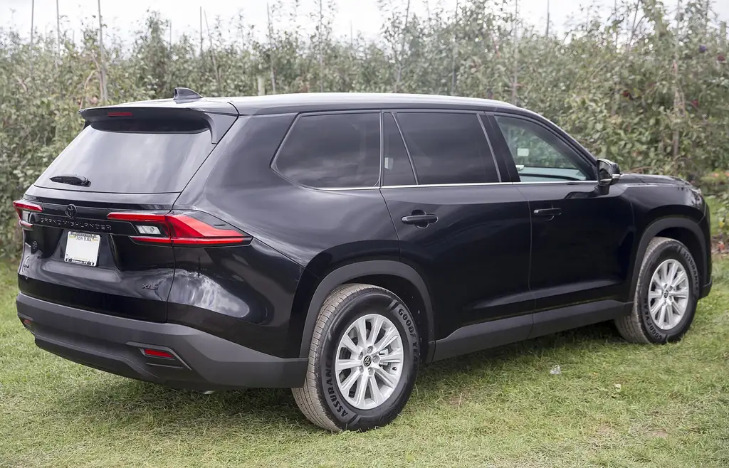 2025 Toyota Grand Highlander Hybrid - rear 3/4 exterior (1st gen AS10 2024+, XLE)