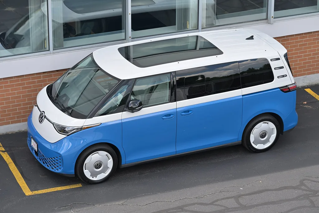 2025 Volkswagen ID. Buzz LWB (US) - side exterior, blue/white