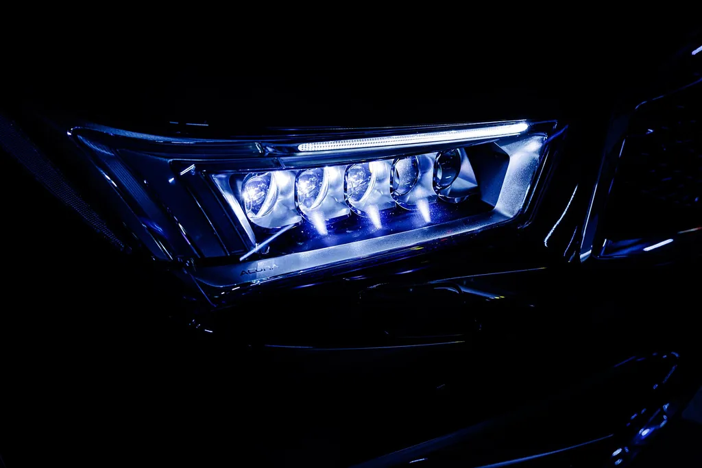 Acura MDX Sport Hybrid SH-AWD - Jewel Eye LED headlight detail