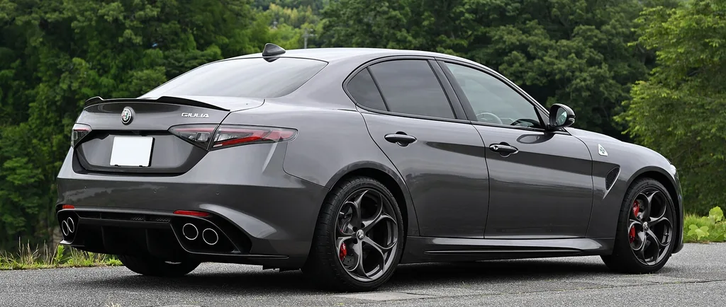 Alfa Romeo Giulia Quadrifoglio (952) - rear 3/4 exterior (952, 2026 model year)