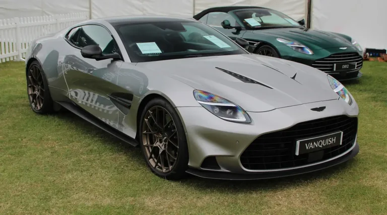 2025 Aston Martin Vanquish (3rd gen, 2025+) - front 3/4, exterior