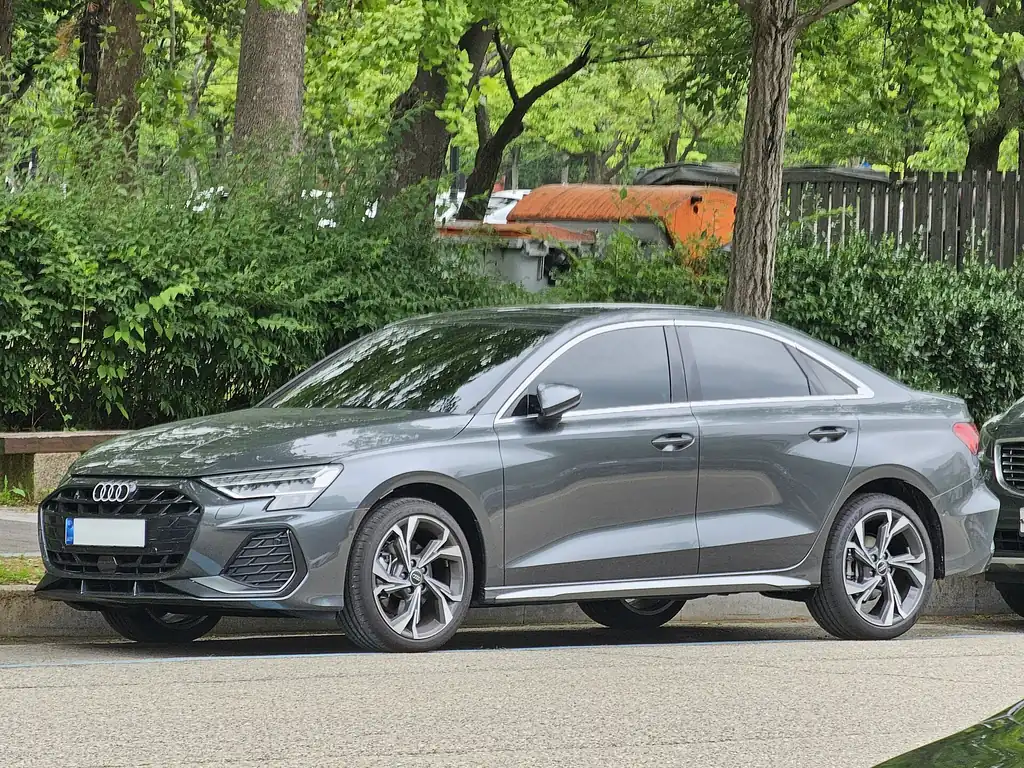 Audi A3 Sedan 40 TFSI S line Premium (8Y facelift) - side / front 3/4 exterior, Daytona Gray