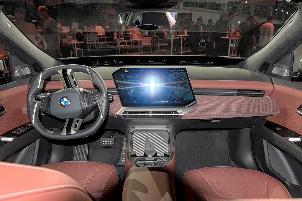 BMW iX3 (NA5, Neue Klasse) - interior / dashboard with Panoramic iDrive (auto show)