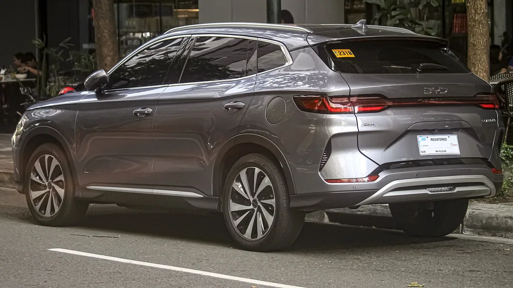 BYD Sealion 6 DM-i - rear 3/4 exterior, Harbour Grey