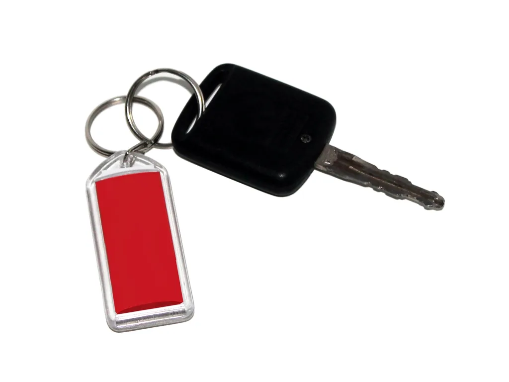 Car key with a red keychain (Wikimedia Commons, CC BY 3.0)