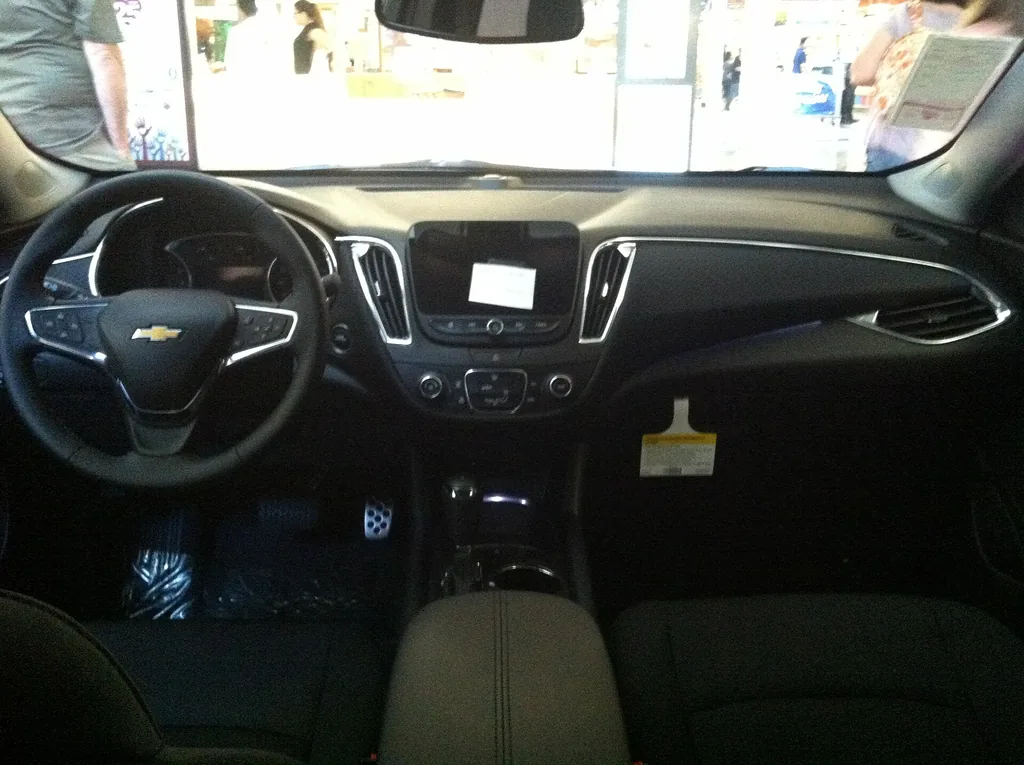 Chevrolet Malibu (9th gen) - interior / dashboard