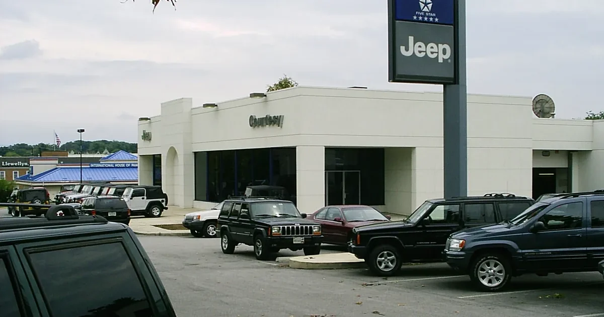 New-car dealership in Rockville, Maryland, where service contracts are often offered in the finance office (Wikimedia Commons, public domain)
