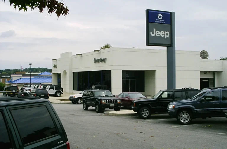 New-car dealership in Rockville, Maryland, where service contracts are often offered in the finance office (Wikimedia Commons, public domain)