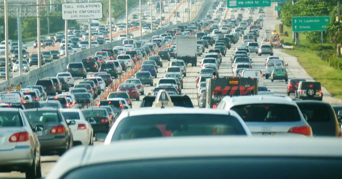 Rush-hour traffic on I-95 North in Miami, Florida, the state with the highest 2023 NAIC average auto insurance expenditure (CC0, Wikimedia Commons)