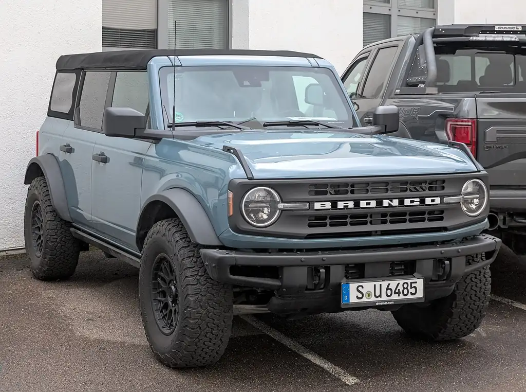 Sixth-generation Ford Bronco, the current Bronco generation (Wikimedia Commons, CC BY-SA 4.0)