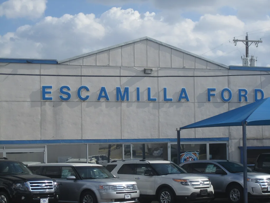 Ford dealership in Hebbronville, Texas (Wikimedia Commons, CC BY-SA 3.0)
