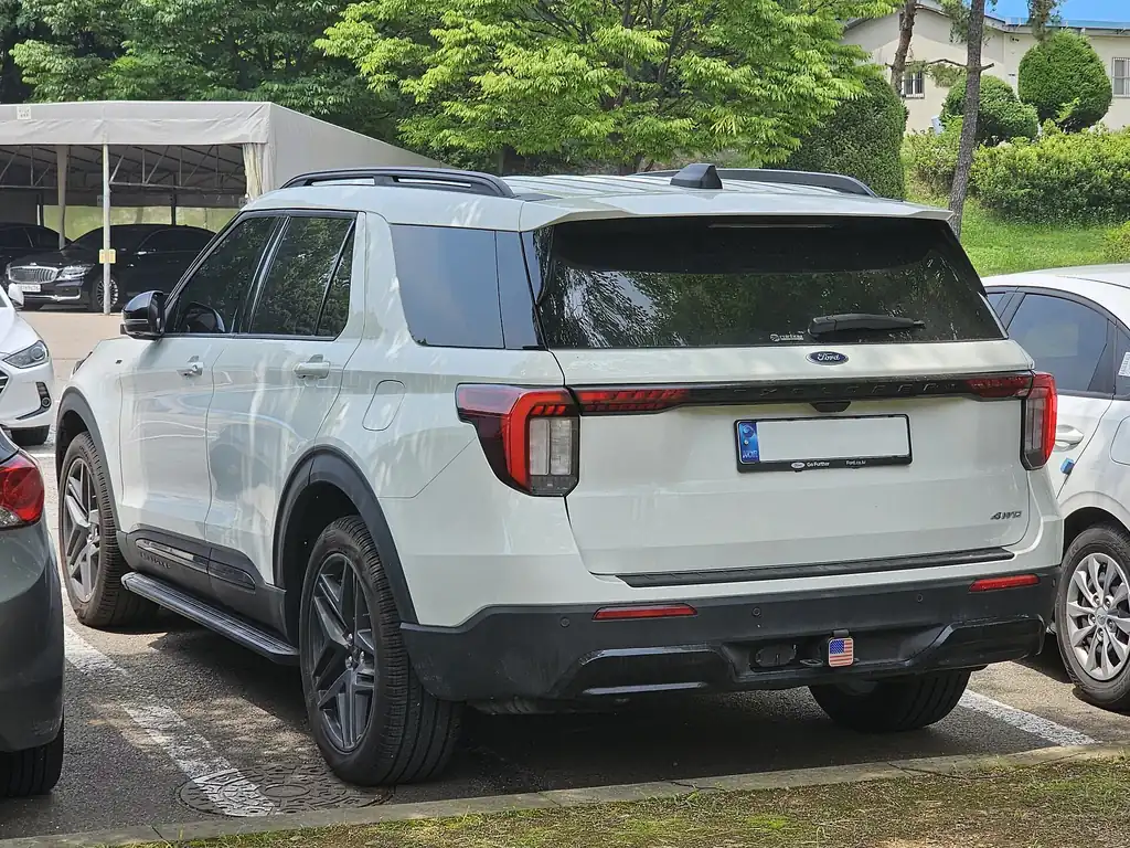 Ford Explorer 2.3L EcoBoost ST-Line (U625 facelift) - rear 3/4 exterior, white