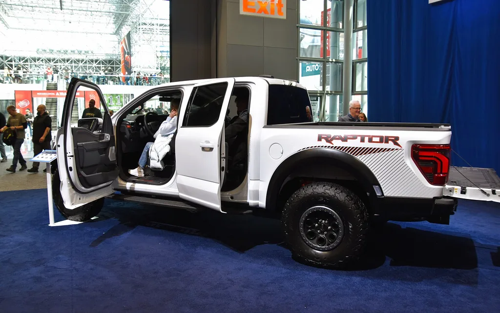 2025 Ford F-150 Raptor on display (current generation; license CC0)