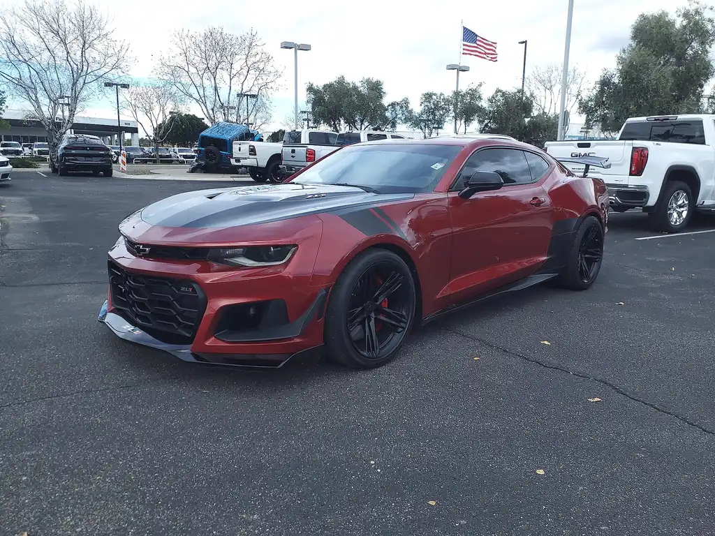 Ford Mustang Dark Horse vs Chevrolet Camaro ZL1 - 2019 Camaro ZL1 1LE, red, front 3/4