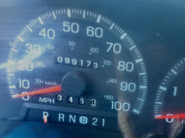 Odometer of a 1998 Ford F-150 reading 99,173 miles, past typical factory warranty limits (Wikimedia Commons, CC BY 2.0)