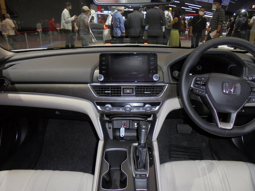 Honda Accord 1.5 (10th gen CV1) - interior, dashboard and front seats