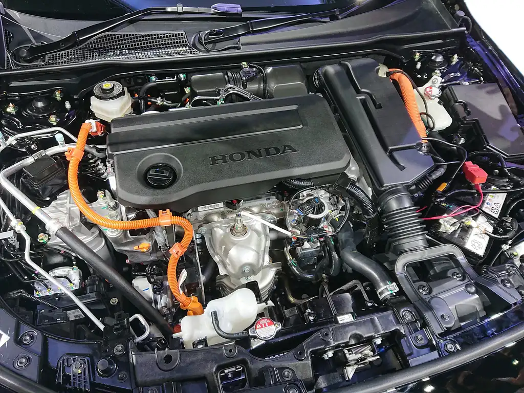 Honda Civic Hybrid 2.0 L (LFC2) two-motor hybrid powertrain - detail, hybrid engine bay