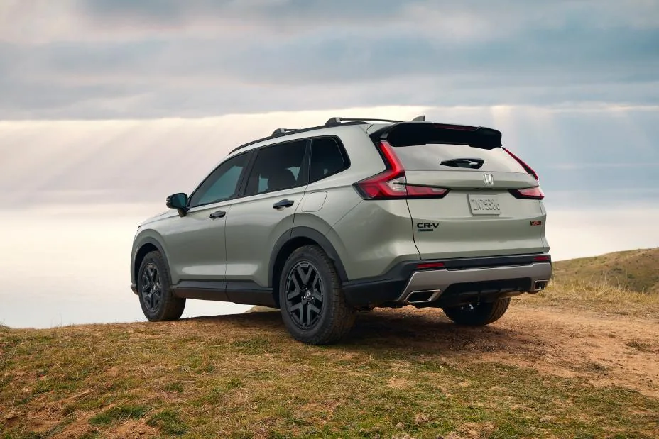 Honda CR-V rear three-quarter view