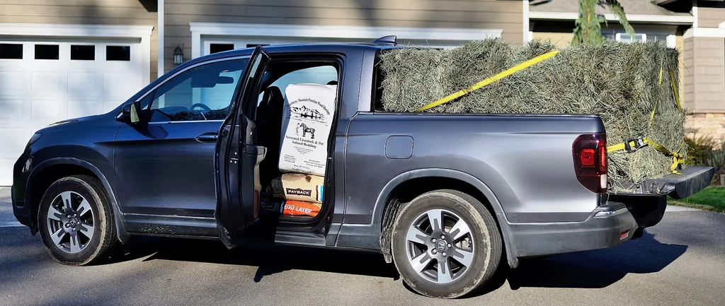 Honda Ridgeline RTL (2nd gen) - hauling a load in the bed