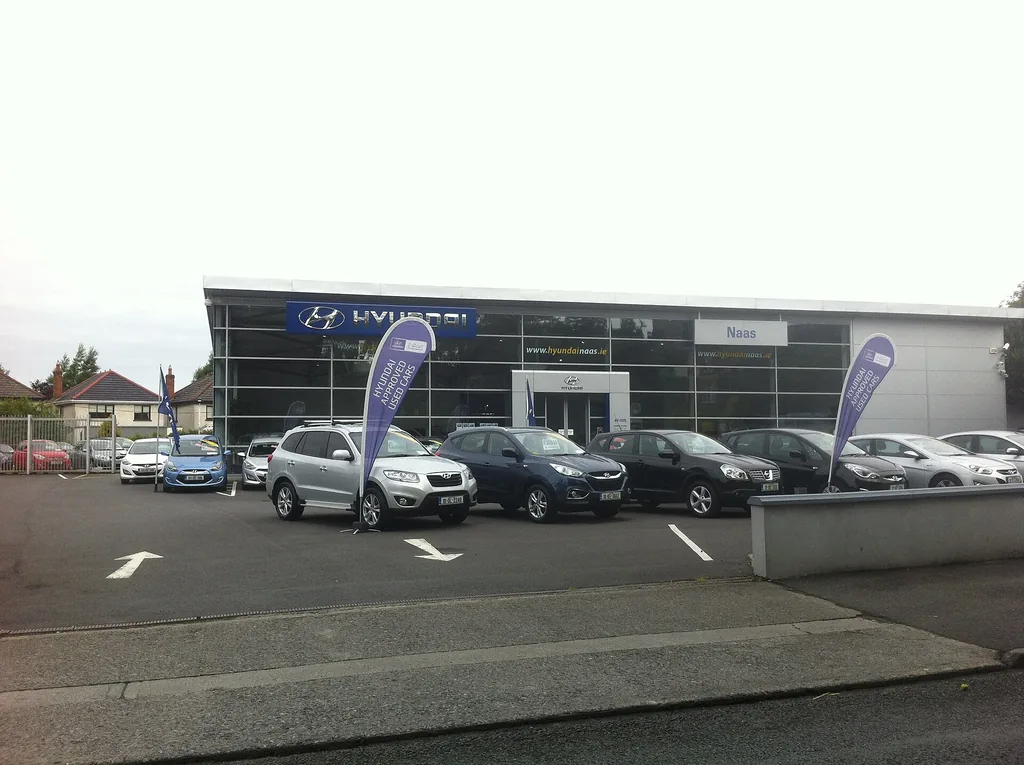 Hyundai dealership signage (Wikimedia Commons, CC BY-SA 2.0)