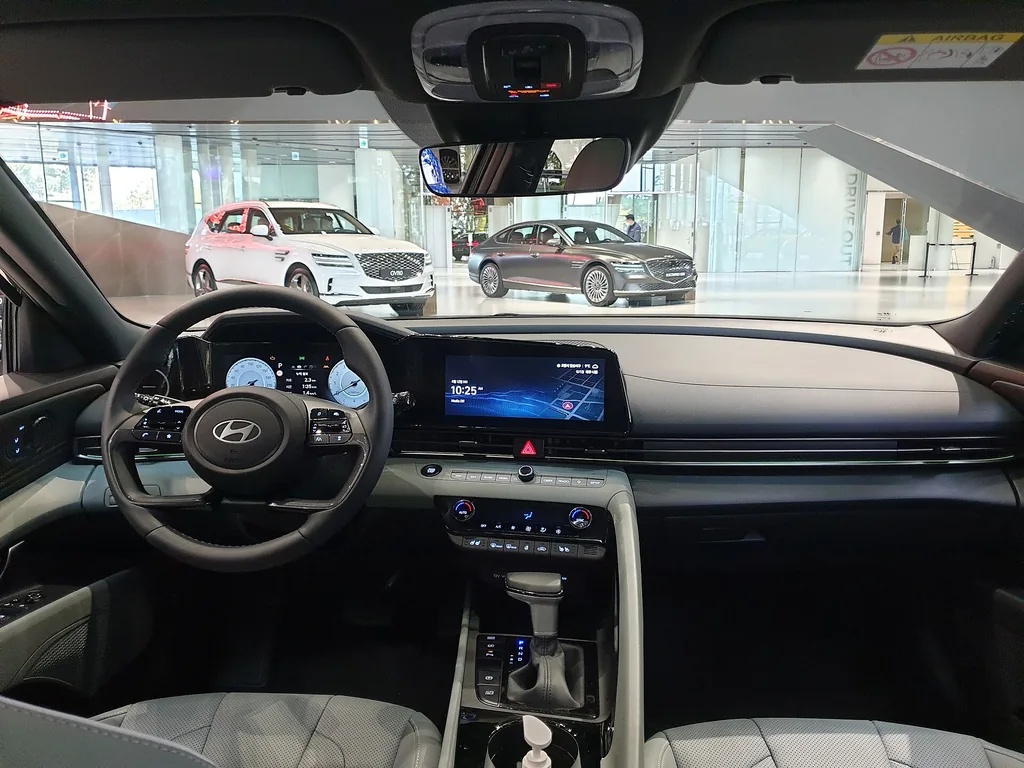 Hyundai Elantra / Avante (CN7 facelift) - interior, dashboard and front seats