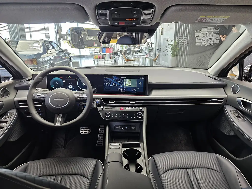 Hyundai Sonata (DN8 facelift) - panoramic curved display dashboard