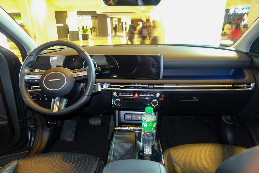 Hyundai Tucson 1.6 GLS HEV (NX4 facelift) - interior / dashboard