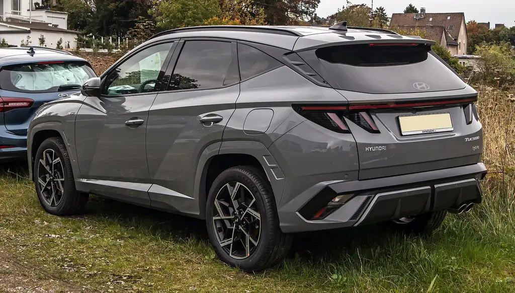 Hyundai Tucson 1.6 T-GDI Hybrid N Line (NX4 facelift) - rear 3/4 exterior