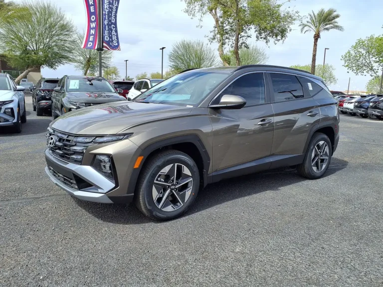 2025 Hyundai Tucson Plug-in Hybrid SEL (US, NX4 facelift; same body as Tucson Hybrid) - front 3/4, exterior