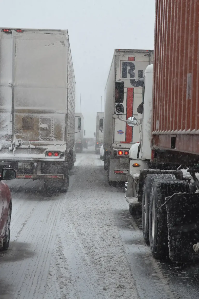 Stopped traffic on Interstate 65 North in Indiana (Wikimedia Commons, CC BY 2.0)