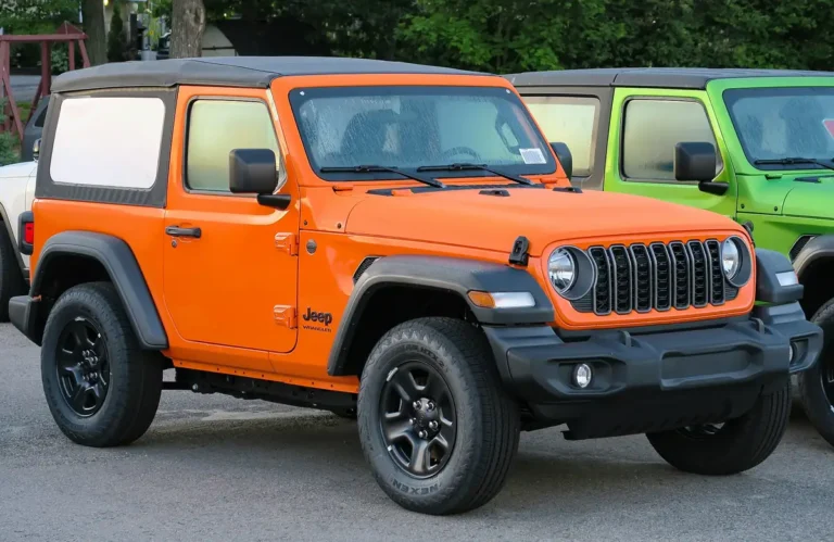 Jeep Wrangler 2-door (JL facelift, 2024+ MY) - front 3/4, exterior (Sport 2-door)