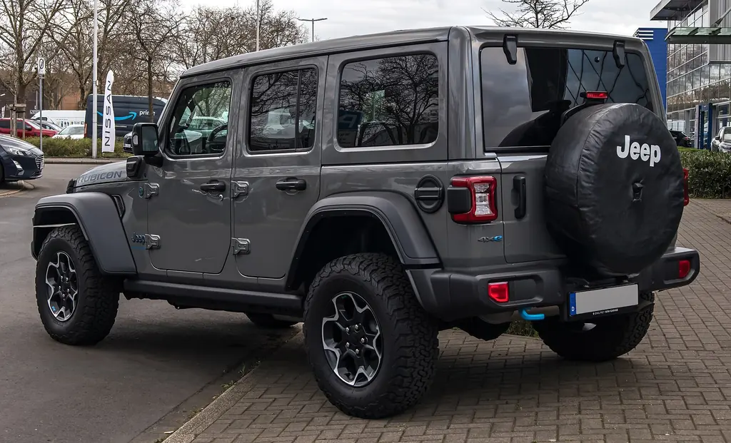 Jeep Wrangler Rubicon 4xe (2024 facelift) - rear 3/4 exterior
