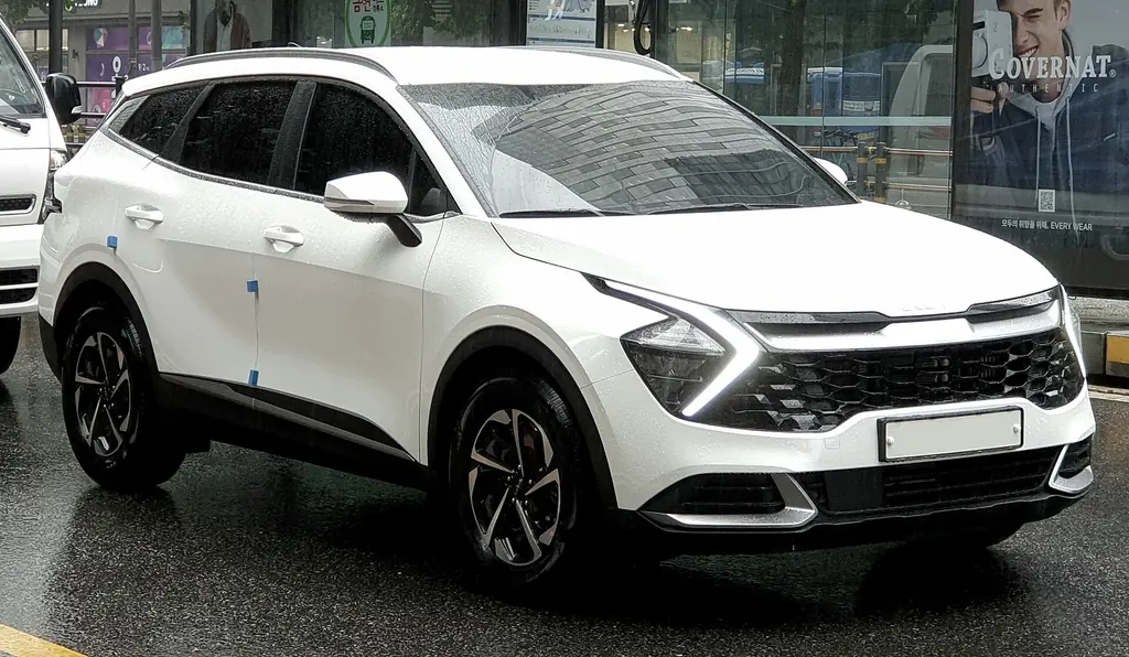 Kia Sportage Hybrid (NQ5, pre-facelift) - front 3/4 exterior, white